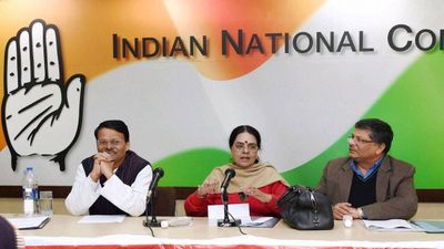 Rajasthan News: आग लगने से झुलसी कांग्रेस नेता गिरिजा व्यास की हालत नाजुक, आईसीयू में हुईं भर्ती