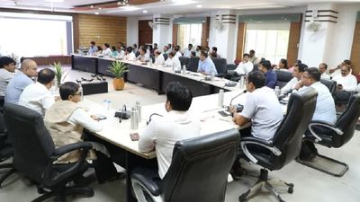 Indore News: कलेक्टर ने लिया एक्शन, इस बात के लिए अधिकारियों को दिया अल्टीमेटम