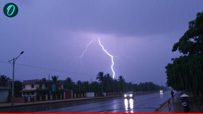 UP Weather: बिजली, बादल और बरसात! उत्तर प्रदेश के इन 40 जिलों में गरज-चमक के साथ भारी बारिश की संभावना