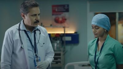 Emergency Room Review: हेल्थकेर वर्कर्स के इमोशन, संघर्ष और साहस की कहानी 'इमरजेंसी रूम', पढ़ें रिव्यू