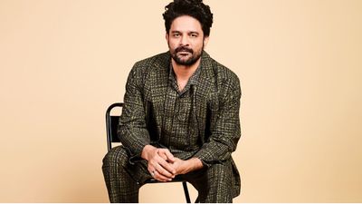 Jaideep Ahlawat Net Woth: सेना में नहीं हो पाए भर्ती, एक्टिंग में बनाई पहचान, अब हैं करोड़ों के मालिक