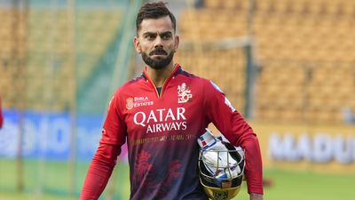 IPL 2025 के बीच विराट कोहली का बड़ा फैसला, ठुकराए 300 करोड़! फैंस भी हैरान