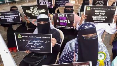 Waqf Bill: सदन में आज पेश होगा वक्फ संशोधन बिल, सरकार क्यों करना चाह रही बदलाव? पूरा खेल यहां समझिए