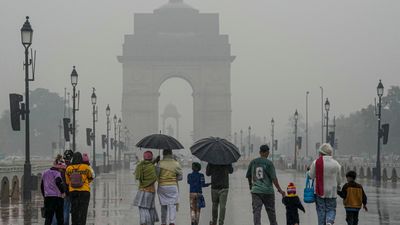 Weather: कहां बारिश, कहां हीटवेव को लेकर अलर्ट? देशभर में आज कैसा रहेगा मौसम, पढ़ें वेदर अपडेट