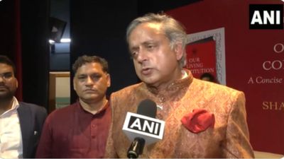 Cease Fire: शशि थरूर की टिप्पणी से बैकफुट पर कांग्रेस, 1971 और आज की परिस्थिति में बता दिया अंतर