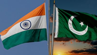 भारत-पाकिस्तान तनाव चरम पर: क्या बढ़ सकता है परमाणु हमले का खतरा?