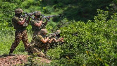 India Strike on Pakistan: भारत की स्ट्राइक के बाद पाकिस्तान की बौखलाहट, नागरिकों को बनाया निशाना, 3 की मौत