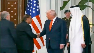 Mukesh Ambani Meets Donald Trump: शाही भोज में डोनाल्ड ट्रंप से मिले मुकेश अंबानी,जानिए किन मुद्दों पर हुई बात