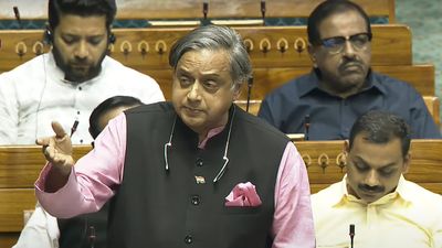 अंतरराष्ट्रीय मंच पर भारत की आवाज बनेंगे शशि थरूर, कश्मीर और आतंकवाद पर पाक के खिलाफ खोला मोर्चा
