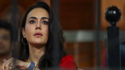 Preity Zinta ने पाकिस्तानी हमले के बाद धर्मशाला में क्या किया? दिल जीतने वाला वीडियो हो रहा वायरल
