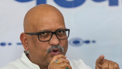 कौन हैं Ajay Rai, जिन्होंने राफेल को बताया Toy Plane? क्यों कहा-नींबू-मिर्च लटकी हुई है ?