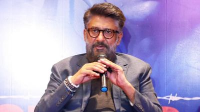 'हर फिल्ममेकर स्टार्स को पीठ पीछे देता है गाली', बॉलीवुड पर फिर मुखर हुए विवेक रंजन अग्निहोत्री