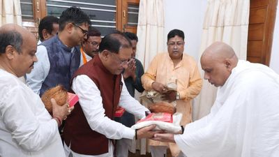 Chhattisgarh News:गुरु पूर्णिमा पर CM विष्णु देव साय बनोरा स्थित अघोर गुरुपीठ पहुंचे गुरु दर्शन हेतु