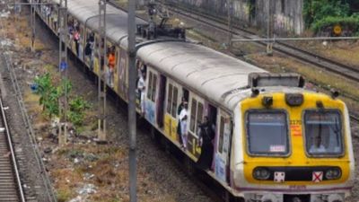 Mumbai Local Train: वरिष्ठ नागरिकों के कोच वाली पहली मुंबई लोकल ट्रेन शुरू हुई, जानें रूट 