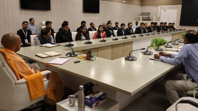 UP News:मनरेगा के तहत आवासीय परिसर में ही बनाए जाएंगे व्यक्तिगत कैटल शेड