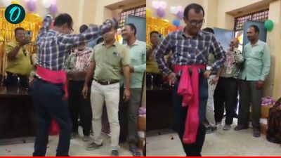 UP Health News: अस्पताल परिसर में ठुमके लगाते डॉक्टर का वीडियो वायरल, सीएमओ ने दिए जांच के आदेश