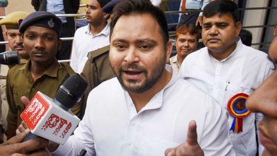 तेजस्वी ने लगवाए 'शाहबुद्दीन जिंदाबाद' के नारे, बिहार में सियासी बवाल BJP ने मुहर्रम हिंसा पर विपक्ष को घेरा
