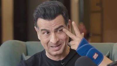 Ronit Roy: टीवी के इस सुपरस्टार के पास आज करोड़ों की दौलत, कभी प्याज और रोटी खाकर करते थे गुजारा