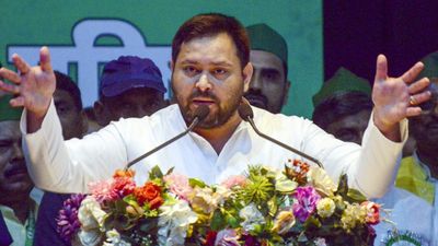 Bihar Election 2025: चुनाव से पहले ही Tejashwi Yadav मीडिया पर भड़के, RJD लीडर ने प्रेस को दी सुधरने की धमकी