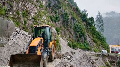 Uttarakhand weather: भारी बारिश से चलते केदारनाथ यात्रा पर रोक, मौसम विभाग ने किया अलर्ट, जानिए कब तक