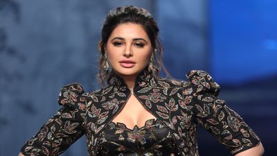 Nargis Fakhri कर चुकी हैं इस फ्लॉप एक्टर को डेट, छुपकर अमेरिका में लिव-इन में रहने की भी थी खबरें!