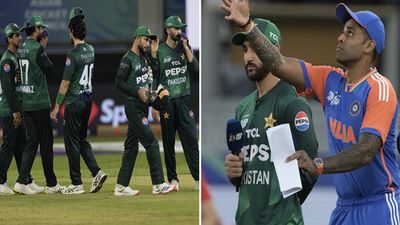 Suryakumar Yadav ने नहीं मिलाया हाथ तो पाकिस्तानियों को लगी मिर्ची, रोते हुए पहुंच गए ACC के पास
