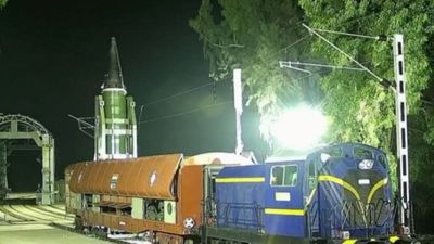 Agni-Prime Missile: अब चलती ट्रेन से तबाह होंगे दुश्मनों के ठिकाने, टेक्नोलॉजी में कोसों दूर छूटा पाकिस्तान