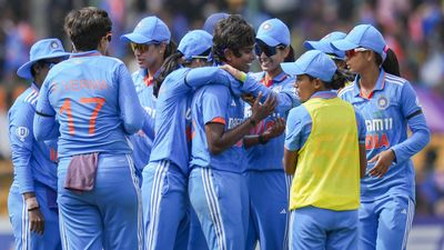 World Cup से पहले भारत को बड़ा झटका! स्टार गेंदबाज को लगी चोट, व्हीलचेयर पर ले जाया गया अस्पताल 