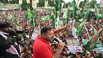 Bihar Chunav: वोट अधिकार यात्रा ने Tejashwi Yadav का किया बड़ा नुकसान? डैमेज कंट्रोल के लिए शुरू की नई यात्रा