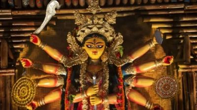 Durga Mata ki Aarti: इस आरती बिना अधूरी है नवरात्रि की पूजा, जरूर करें इसका पाठ, भरी रहेगी तिजोरी 