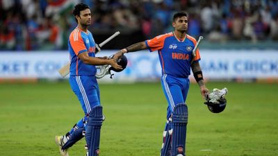 क्या सूर्यकुमार यादव को हाथ नहीं मिलाने पर होगी सज़ा, पाकिस्तान की शिकायत पर क्या करेगी ICC?
