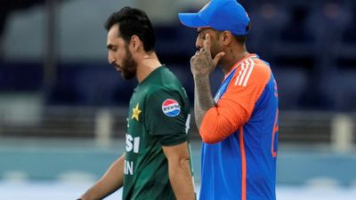 IND vs PAK: क्या टीम इंडिया आज मिलाएगी पाकिस्तानियों से हाथ? सूर्यकुमार यादव का आया जवाब