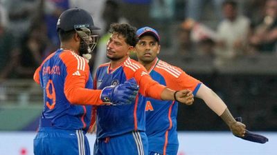 India vs Pakistan: कुलदीप यादव ने हासिल किया धांसू कीर्तिमान, ख़िताब जीतकर भारत ने लगाई रिकॉर्ड्स की झड़ी