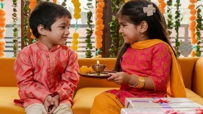 Bhai Dooj 2025 Date Muhurat: 22 या 23 अक्टूबर, कब है भाई दूज? जानें सही तारीख, शुभ मुहूर्त और परंपराएं