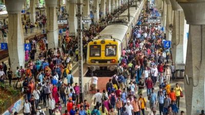 Mumbai local train: यात्रियों की सुविधा के लिए कब शुरू होंगी मुंबई में नई लोकल ट्रेनें, क्या बढ़ेगा किराया?