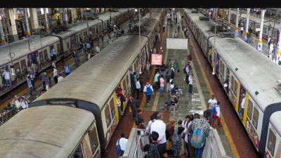 Mumbai local train: नवरात्रि पर मुंबई के लाखों यात्रियों के लिए आई खुशखबरी, जल्‍द शुरू हो रही ये खास ट्रेनें 