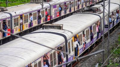 Mumbai local train: मुंबईकरों के लिए खुशखबरी, इस रूट पर खुल रहे 2 नए स्टेशन, बढ़ेगी लोकल ट्रेन और फ्रीक्वेंसी