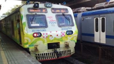 Mumbai Local Train: वंदे मेट्रो जैसी हाई-टेक हो रही मुंबई लोकल, यात्रियों के साथ इन लोगों के भी हो जाएंगे मजे 