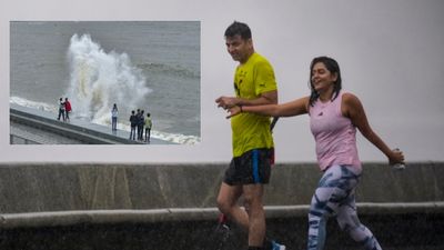 Mumbai Weather: मुंबई में तेज हवाओं और घने कोहरे के साथ होगी झमाझम बारिश, IMD ने जारी किया ऑरेंज अलर्ट