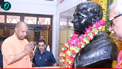 UP News: दीनदयाल स्मृति महोत्सव में सीएम योगी का संबोधन, कहा स्वदेशी ही आत्मनिर्भर भारत का मार्ग