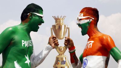 Asia Cup 2025: भारत-पाक मुकाबले को लेकर सियासी घमासान, विपक्षी दलों ने सरकार को घेरा, BJP ने क्या दी सफाई?