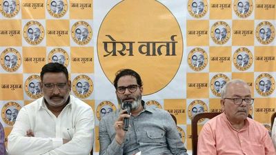 Bihar Chunav 2025: बिहार में भ्रष्टाचार के आरोपों का नया भूचाल,PK की तीसरी किस्त से उड़ी NDA के दिग्गज की नींद