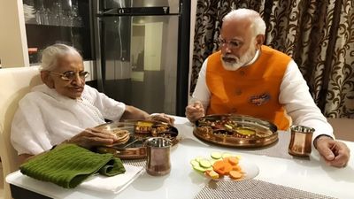 PM Modi Diet Expenses: नरेंद्र मोदी की 'सुपरफिट' डाइट में कितना होता है खर्च? मां से जुड़ा है फेवरेट फूड!