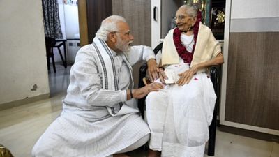 दिल्‍ली पुलिस ने कांग्रेस के खिलाफ दर्ज की FIR, PM MODI की मां से जुड़ा है मामला, BJP बोली- कितना नीचे गिरेंगे