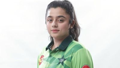 Eyman Fatima: खूबसूरती में एक्ट्रेसेस को भी मात देती हैं ये पाकिस्तानी फीमेल क्रिकेटर, कितनी है नेटवर्थ?