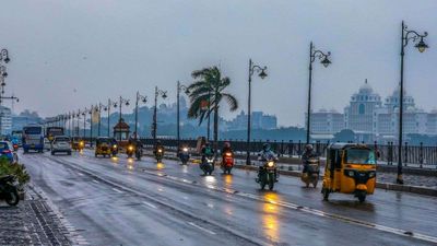 Aaj ka Mausam: बारिश के साथ ठंड ने दी दस्तक, IMD ने किन राज्यों के लिए जारी किया अलर्ट?