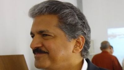 मेरी मां ने अपनी सोने की चूड़ियां और हार दान किए थे, आनंद महिन्द्रा ने सुनाया किस्सा, पूछा क्या अब संभव है
