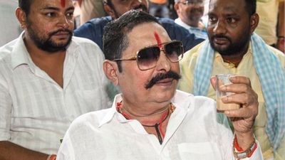 Bihar Chunav: छोटे सरकार’ की धमाकेदार वापसी! इस पार्टी के टिकट पर बिहार की सबसे हॉट सीट से लड़ेंगे चुनाव