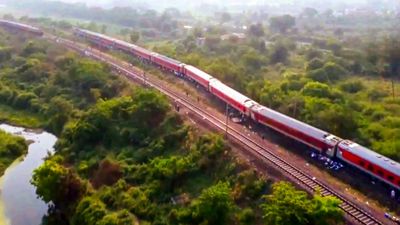 Bengaluru-Mumbai train: बेंगलुरु-मुंबई सुपरफास्ट ट्रेन हो रही शुरू, 18 घंटे से बहुत कम हो जाएगा सफर का समय