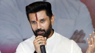 Bihar Election 2025: PK के चुनाव नहीं लड़ने पर चिराग ने उठाए सवाल, महागठबंधन पर भी कसा तंज